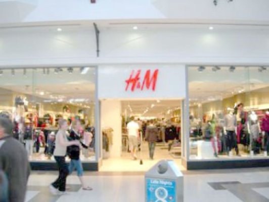 H&M a dat startul promoţiilor de iarnă